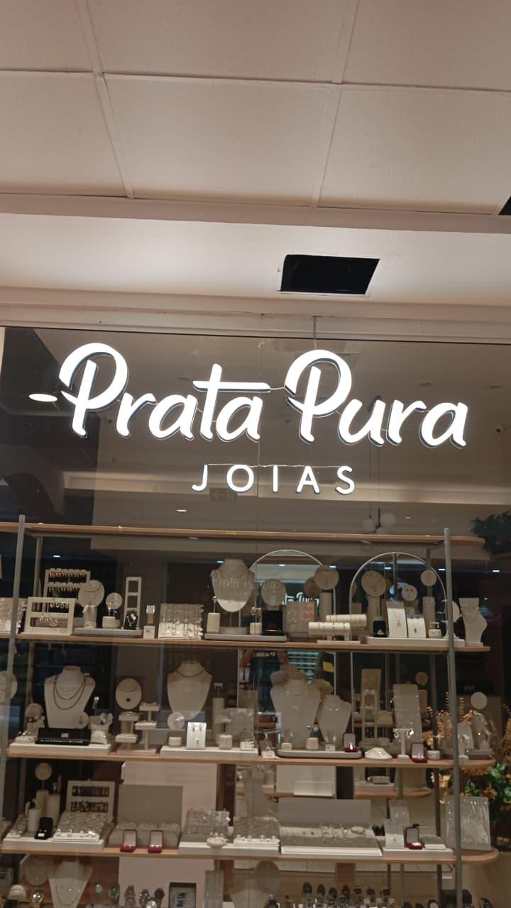 Letras caixa luminosas Prata Pura Joias — vitrine de shopping