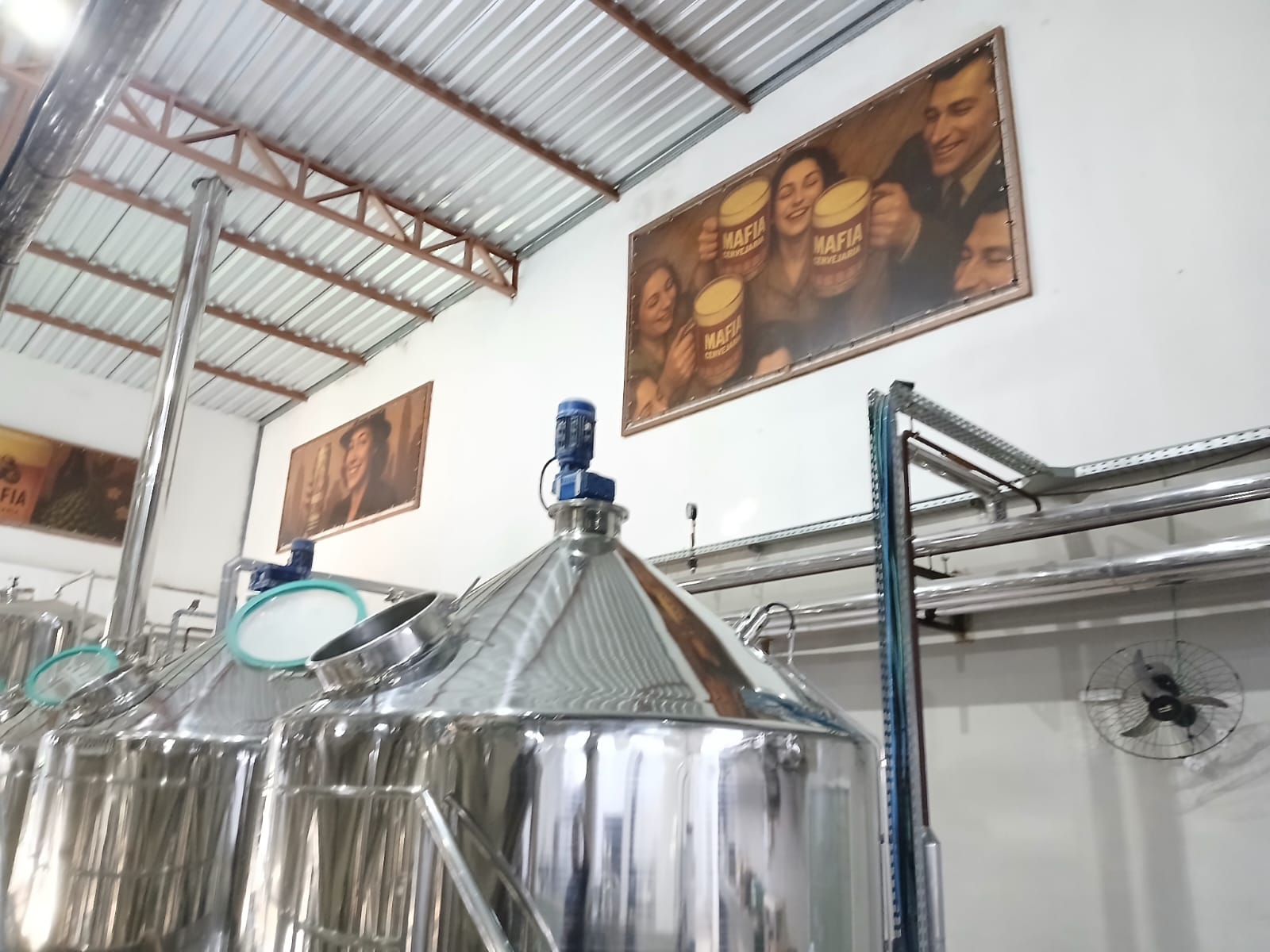 Quadros decorativos Mafia Cervejaria — painéis fotográficos com moldura metálica em fábrica